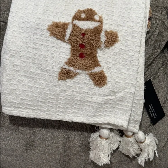 NWT Gingerbread Tufted Throw Blanket - Picture 4 of 4